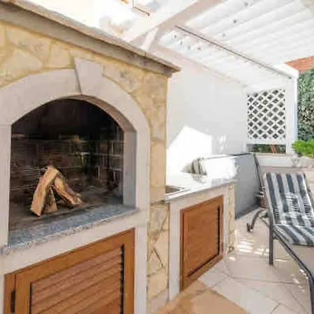 Apartment Cozy House Seget Vranjica