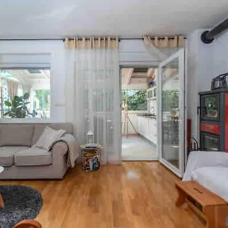 Apartment Cozy House Seget Vranjica